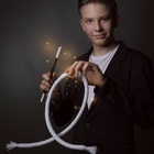 Taikuri Leevi esiintyy klo 12.30 alkaen